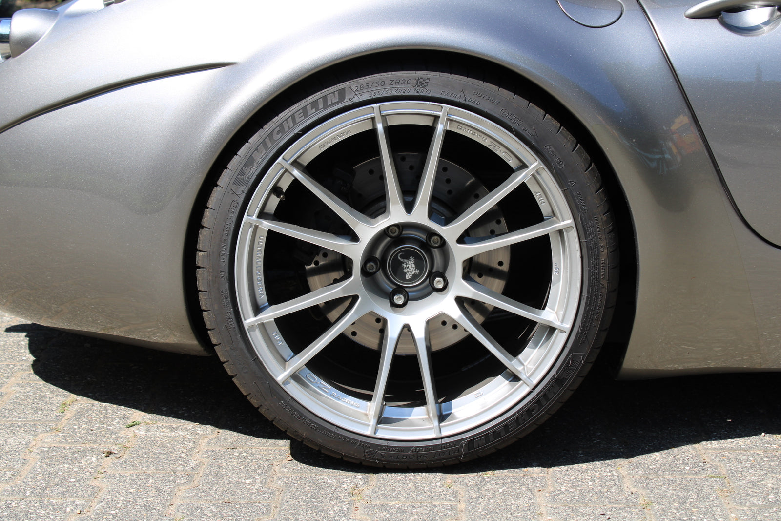 Wiesmann Roadster MF4 - im Kundenauftrag (Liftsystem, OZ-Felgen, Rückfahrkamera) Bild 21
