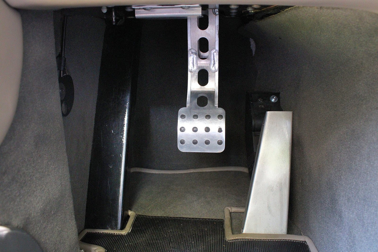 Wiesmann Roadster MF4 - im Kundenauftrag (Liftsystem, OZ-Felgen, Rückfahrkamera) Bild 27