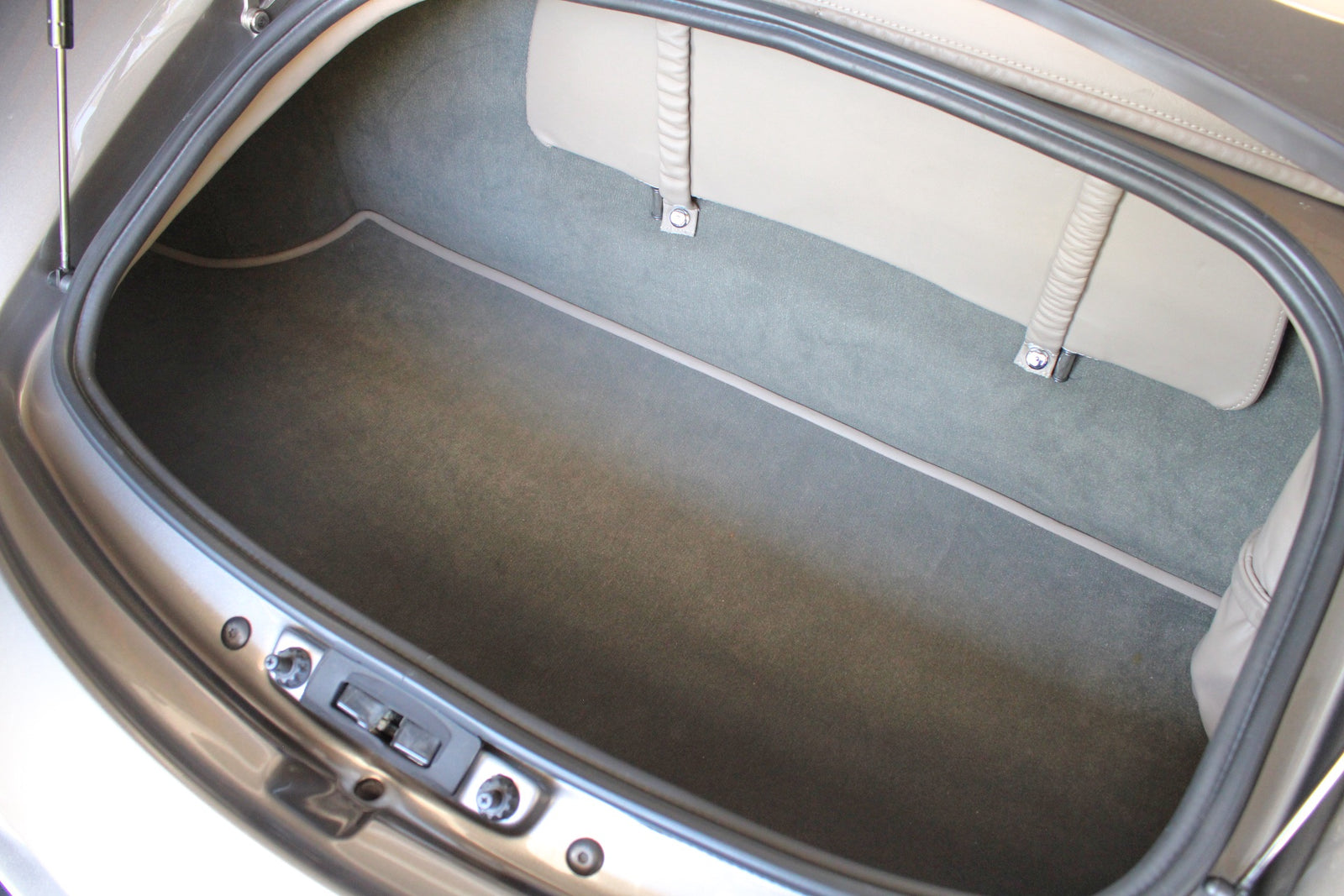 Wiesmann Roadster MF4 - im Kundenauftrag (Liftsystem, OZ-Felgen, Rückfahrkamera) Bild 43