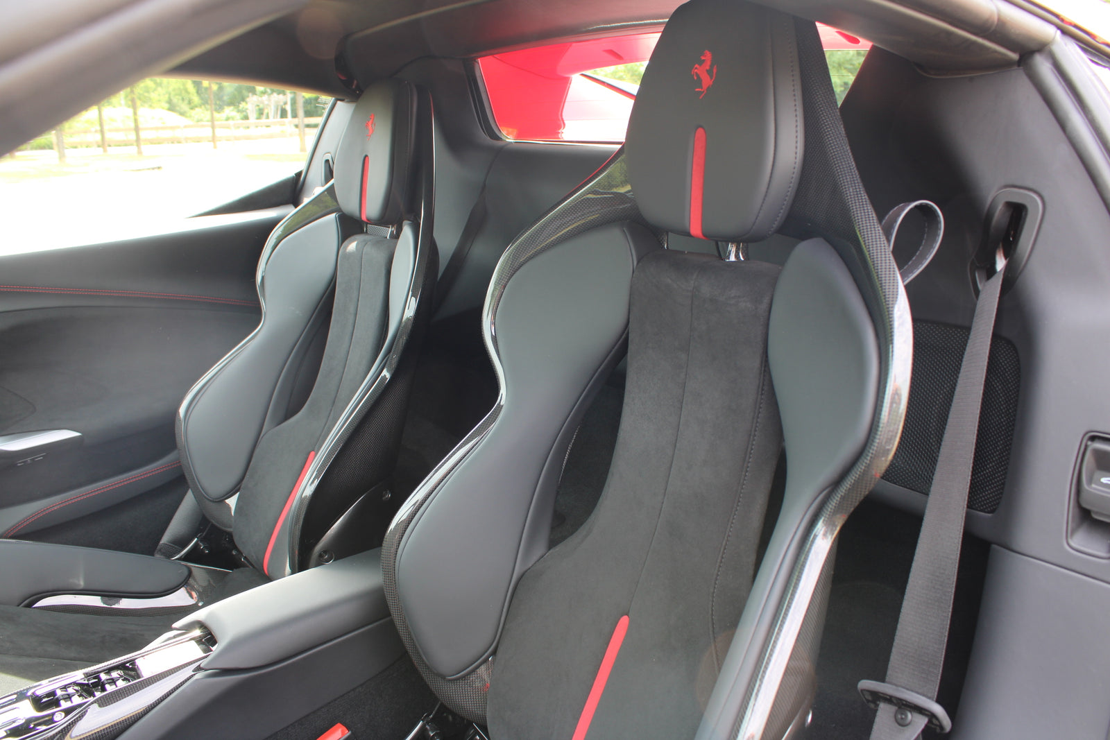 Ferrari 296 GTS - im Kundenauftrag (Lift, Racing Seats, Carbon, LED, Shields) Bild 32