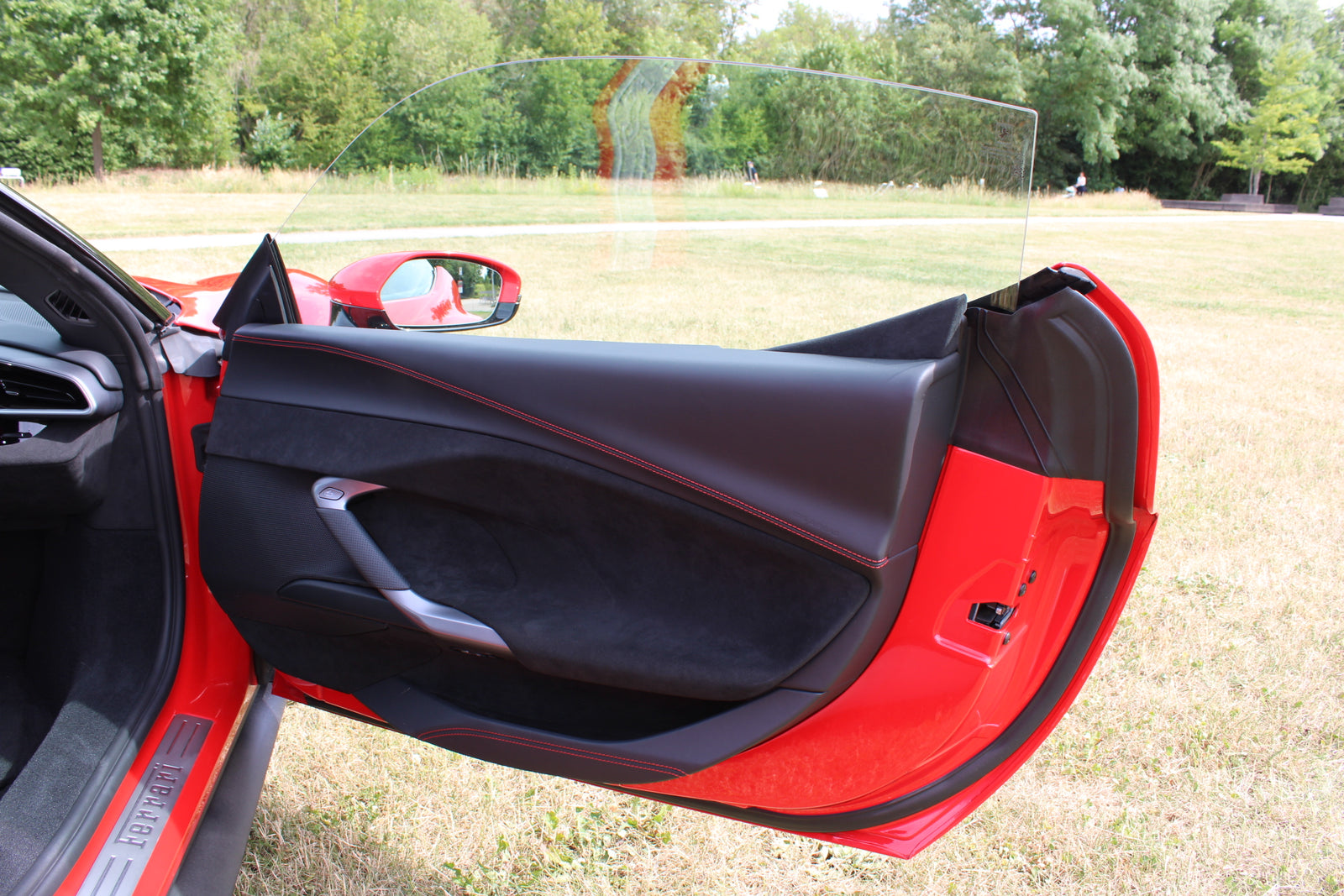 Ferrari 296 GTS - im Kundenauftrag (Lift, Racing Seats, Carbon, LED, Shields) Bild 45