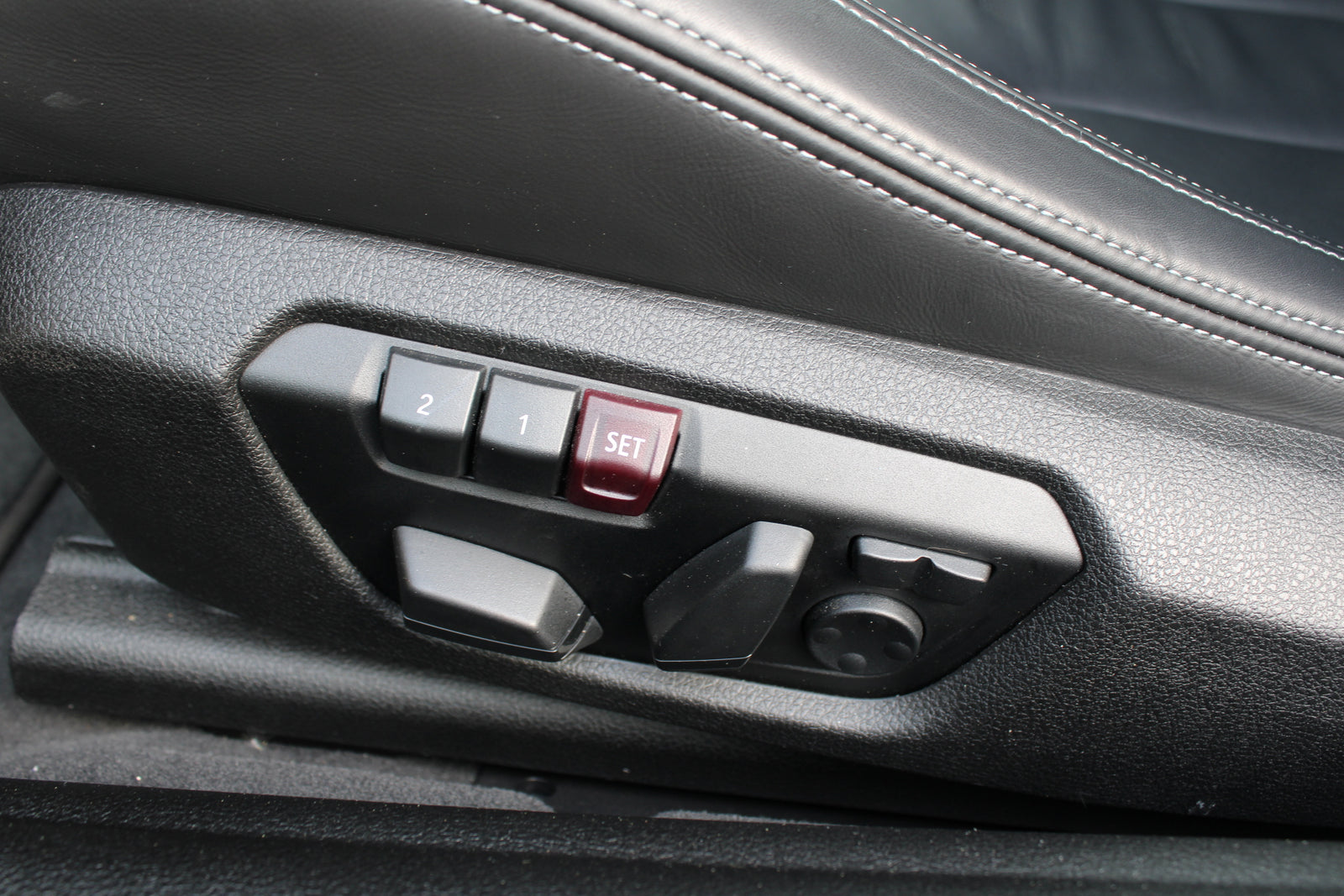 BMW M4 F82 - im Kundenauftrag (Handschalter, Carbondach, Neuwertig) Bild 35