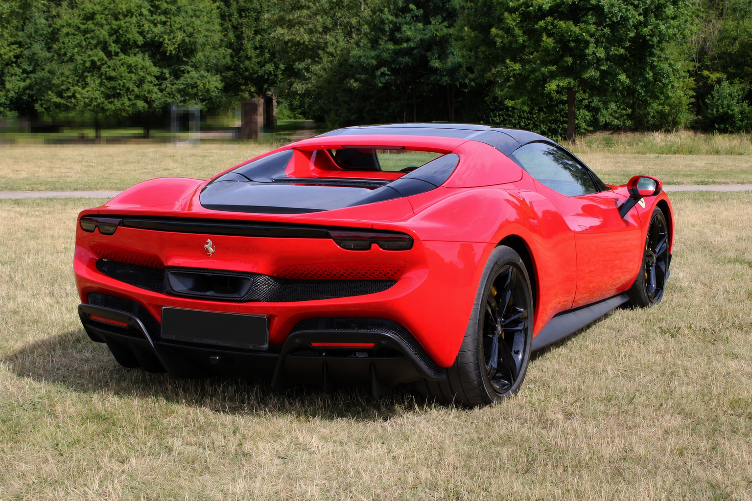 Ferrari 296 GTS - im Kundenauftrag (Lift, Racing Seats, Carbon, LED, Shields) Bild 5