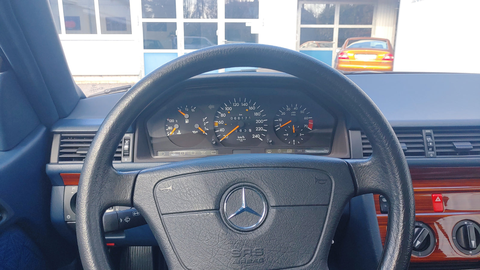 2024 - Mercedes-Benz CE 200 (1995) Bild 16