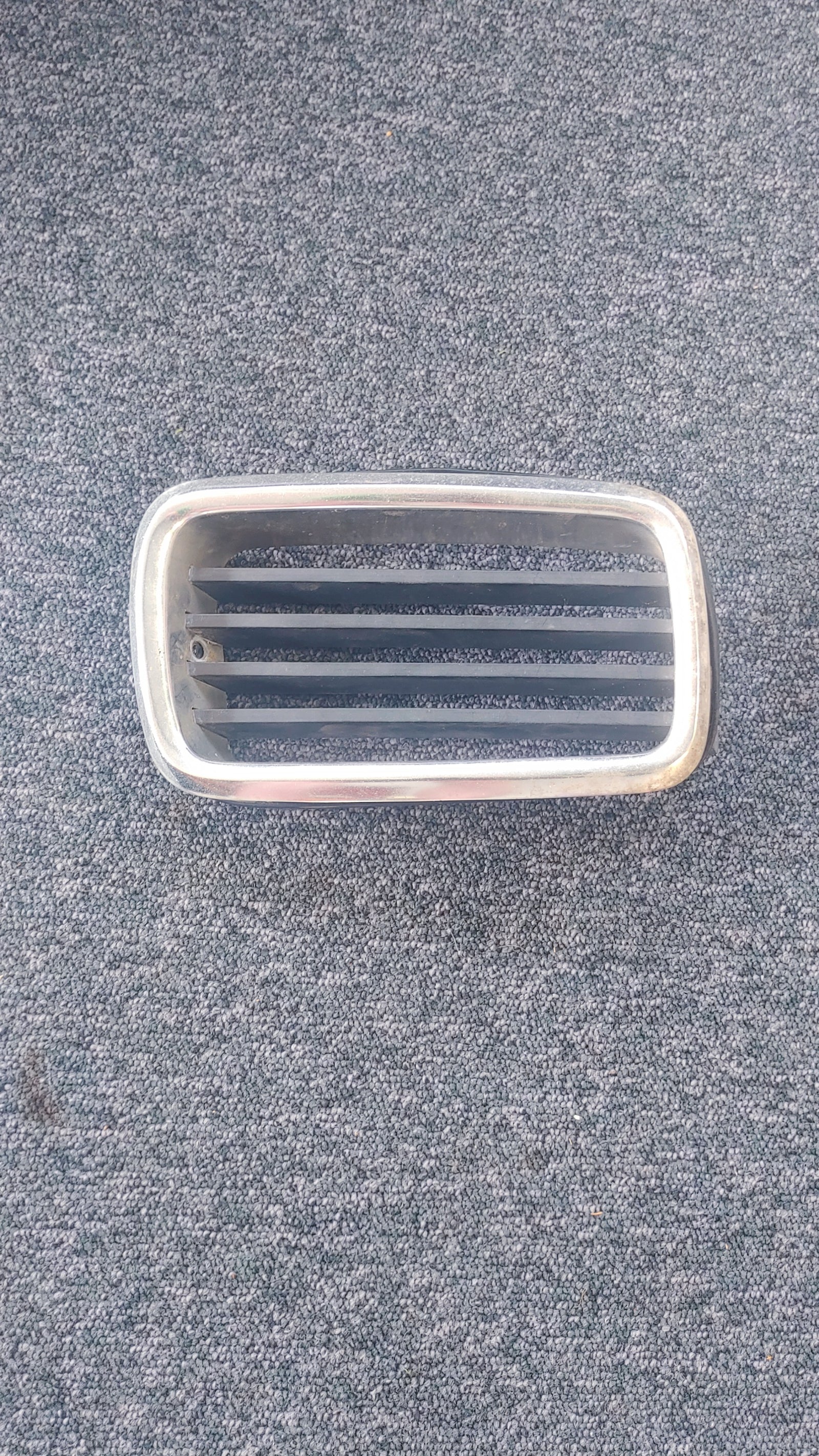 BMW E24 Ziergitter Kühlergrill (Links) Bild 1