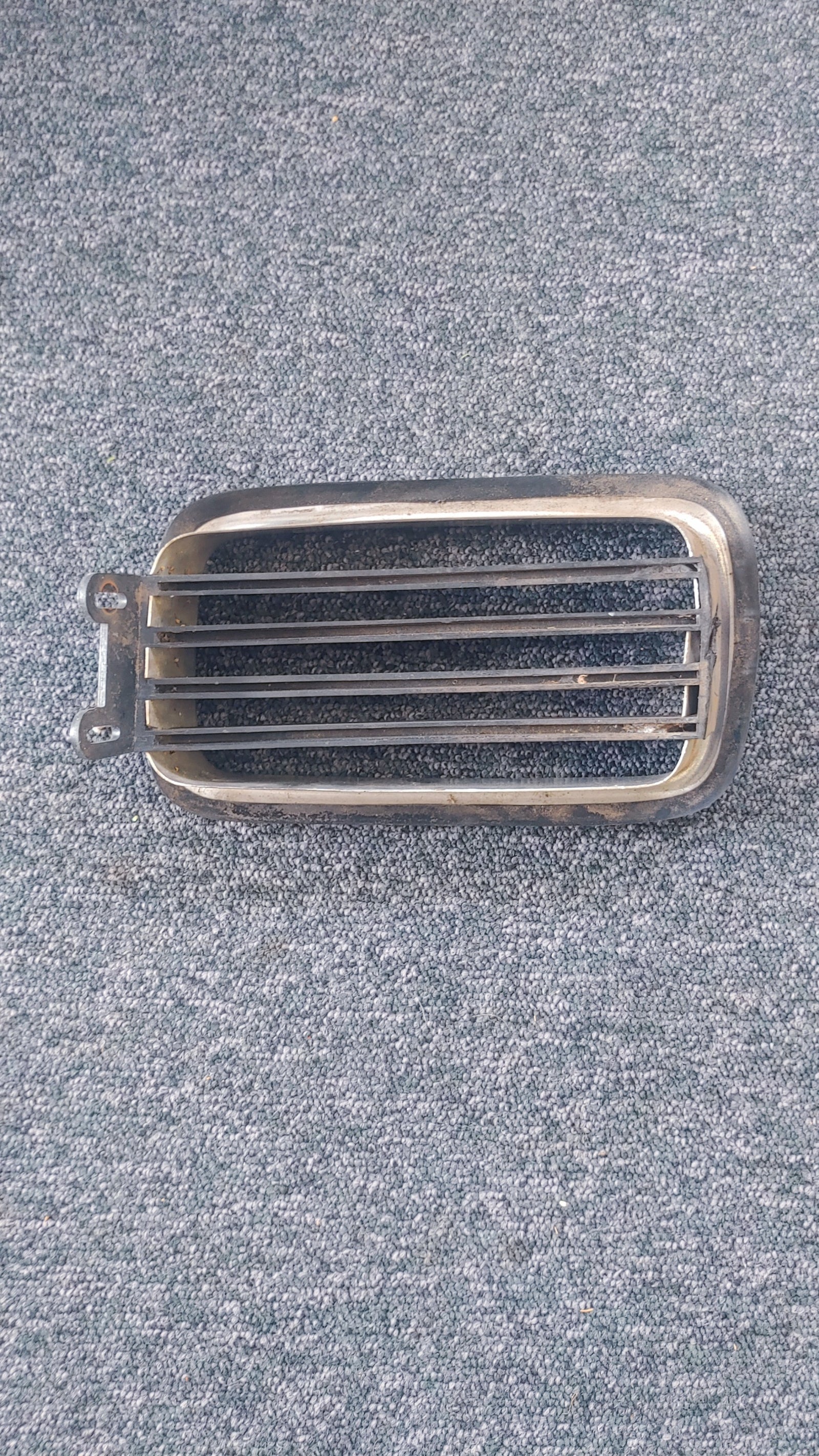 BMW E24 Ziergitter Kühlergrill (Links) Bild 2