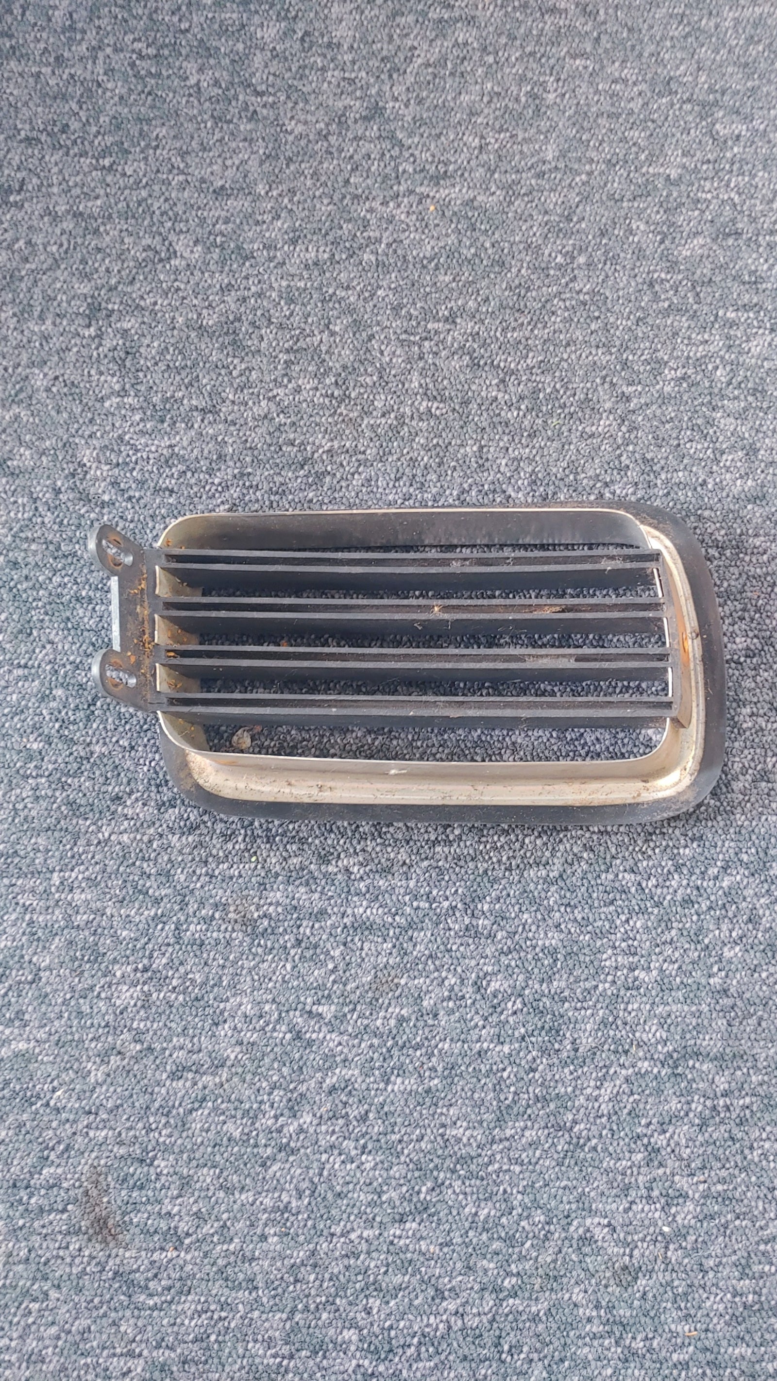 BMW E24 Ziergitter Kühlergrill (Rechts) Bild 2
