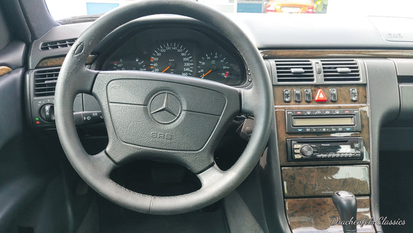 Mercedes-Benz E320 (W210) 1. Hand, Amazonitgrün metallic (1997)