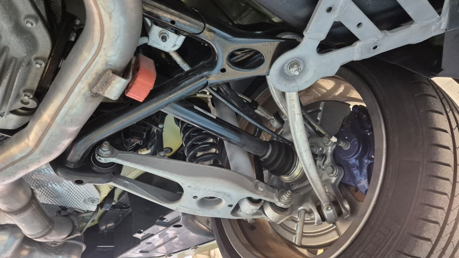 BMW M4 F82 - im Kundenauftrag (Handschalter, Carbondach, Neuwertig) Bild 99