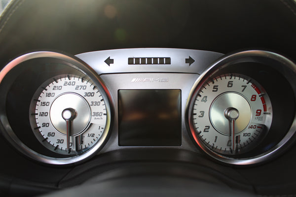 Mercedes SLS AMG - im Kundenauftrag (Seltene Farbkombi, 2. Hand, Service neu)