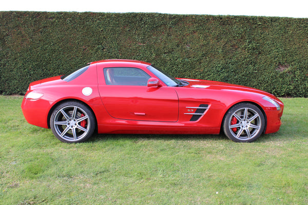 Mercedes SLS AMG - im Kundenauftrag (Seltene Farbkombi, 2. Hand, Service neu)