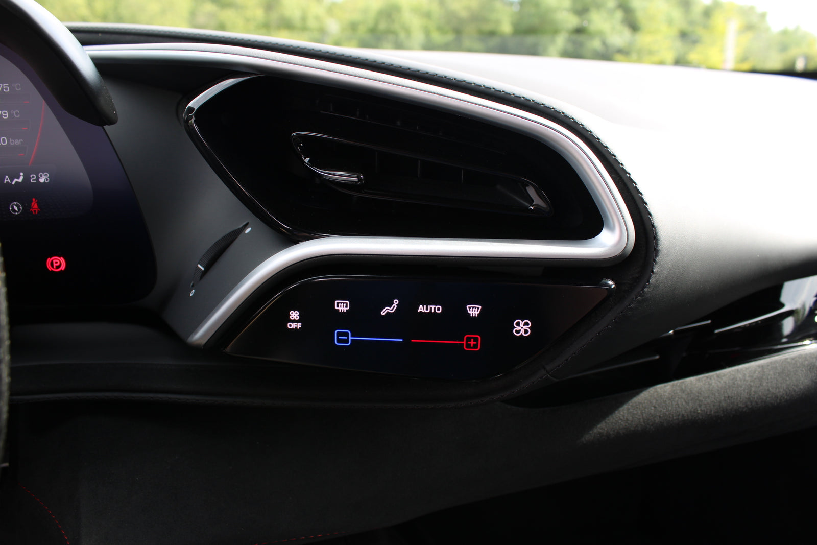 Ferrari 296 GTS - im Kundenauftrag (Lift, Racing Seats, Carbon, LED, Shields) Bild 42