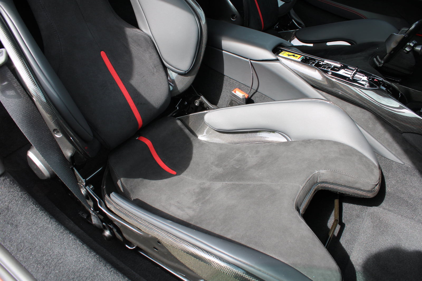 Ferrari 296 GTS - im Kundenauftrag (Lift, Racing Seats, Carbon, LED, Shields) Bild 48