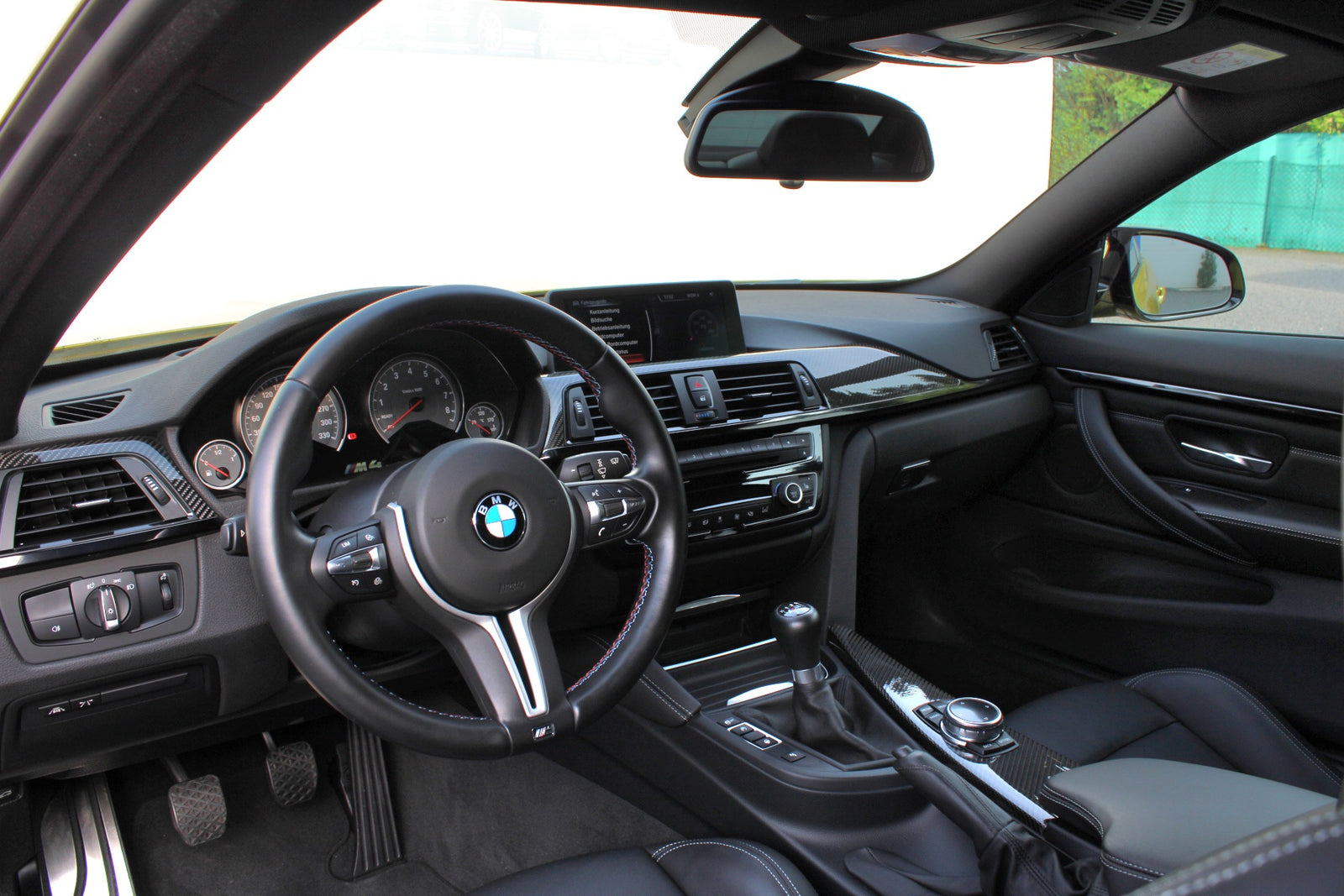 BMW M4 F82 - im Kundenauftrag (Handschalter, Carbondach, Neuwertig) Bild 37