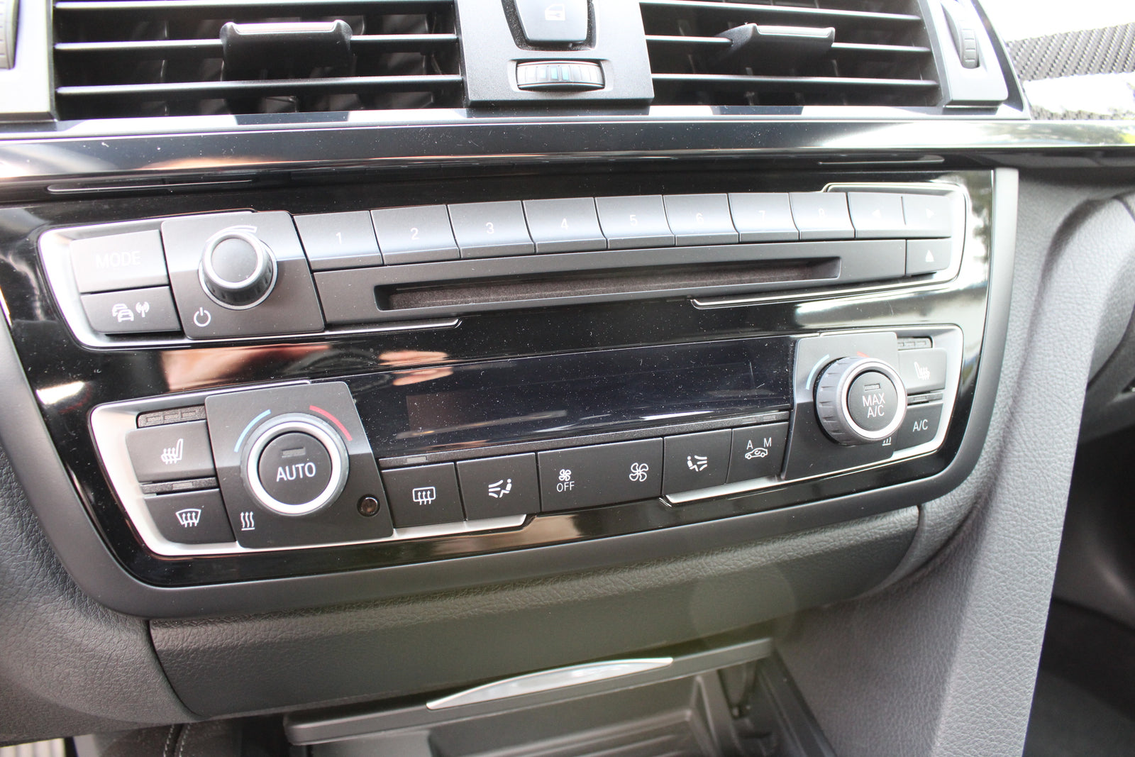 BMW M4 F82 - im Kundenauftrag (Handschalter, Carbondach, Neuwertig) Bild 51
