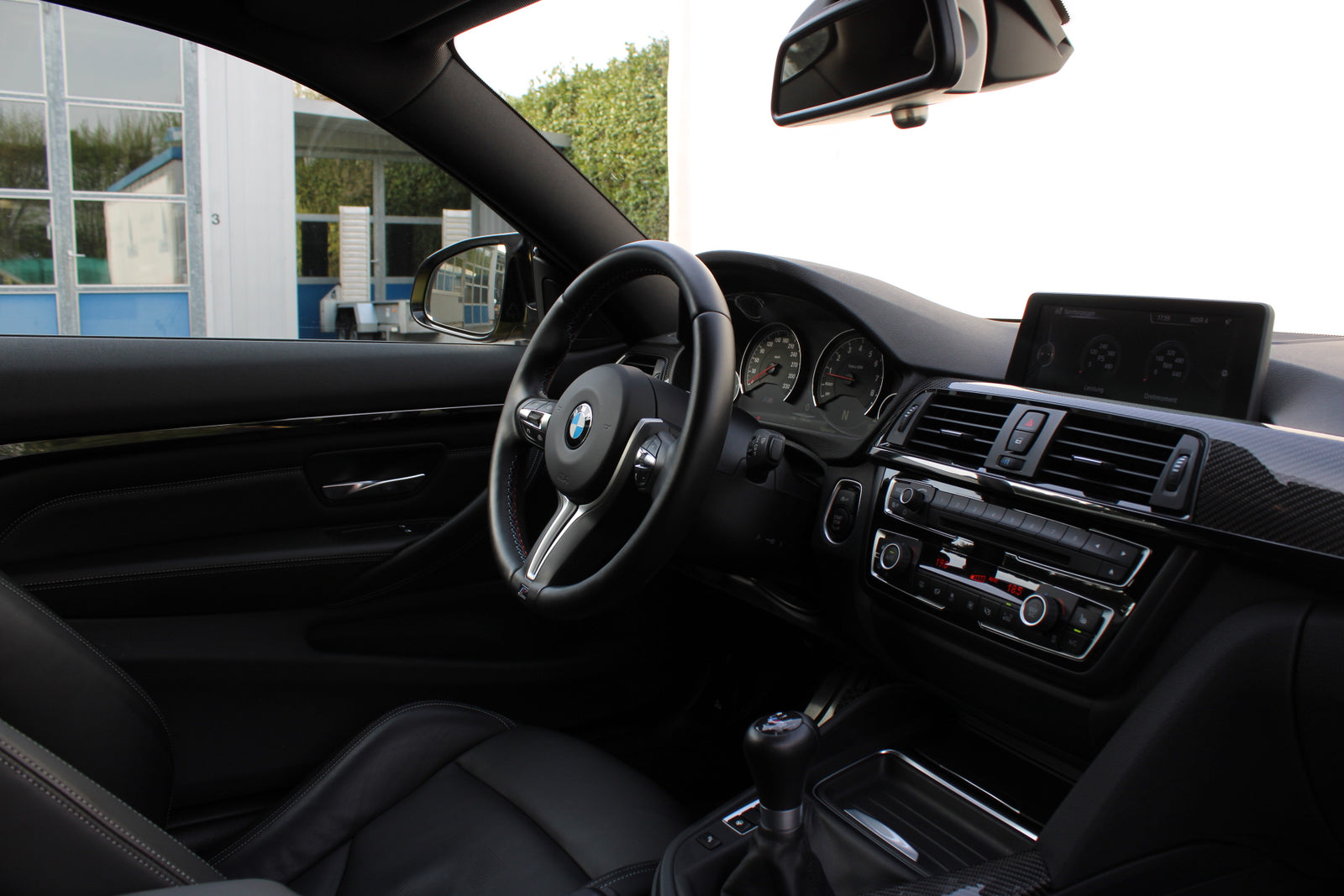 BMW M4 F82 - im Kundenauftrag (Handschalter, Carbondach, Neuwertig) Bild 66