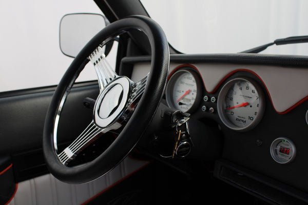 Chevrolet C1500 5,7L Fleetside Short Bed - Im Kundenauftrag (Umfangreich überarbeitet, TÜV, Holley, Borla, Auto Meter)