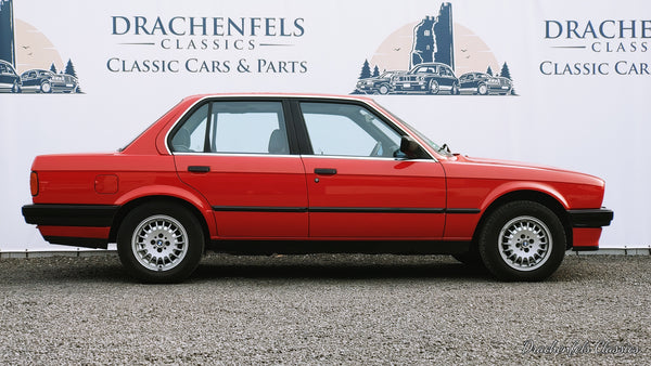 2022 - BMW 318i (E30) (1989)