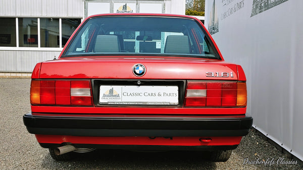 2022 - BMW 318i (E30) (1989)