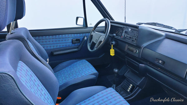 VW Golf I Cabriolet (155 2H) (1990).