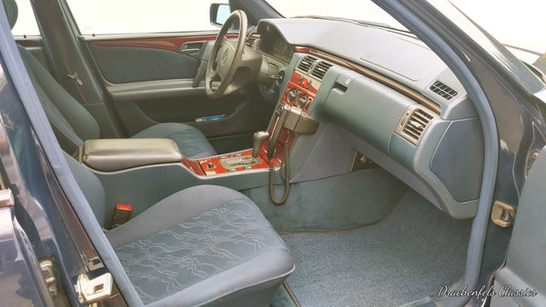 2022 - Mercedes-Benz E 200 (W210) (1995)