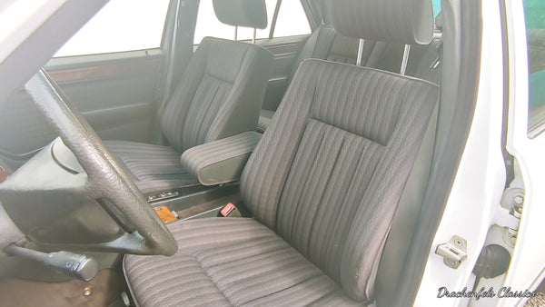 2023 - Mercedes-Benz 200 E (W124) (1990)