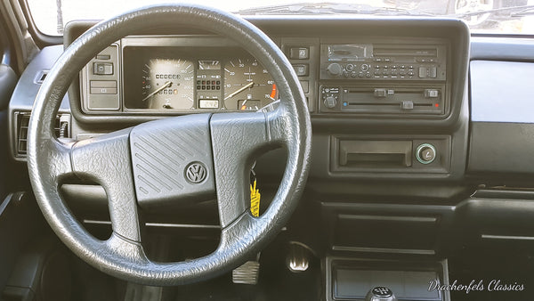 VW Golf I Cabriolet (155 2H) (1990).