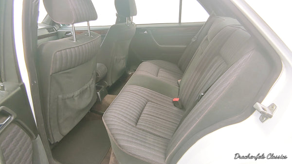 2023 - Mercedes-Benz 200 E (W124) (1990)