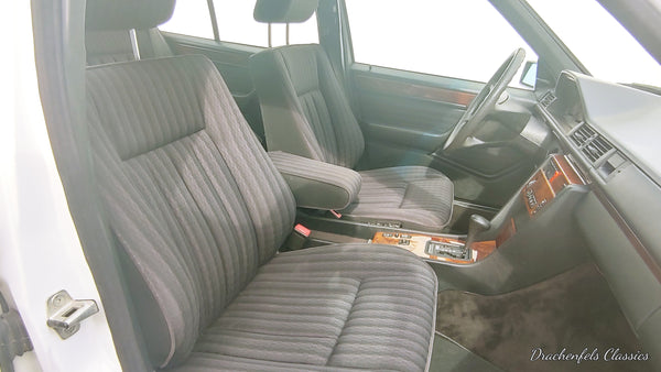 2023 - Mercedes-Benz 200 E (W124) (1990)