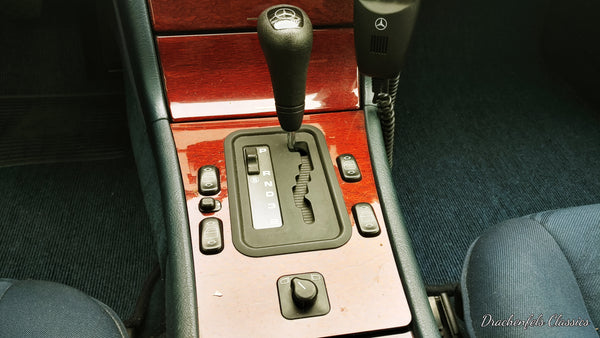 2022 - Mercedes-Benz E 200 (W210) (1995)
