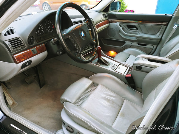 2021 - BMW 728i (E38) (1998)