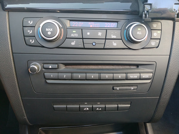 BMW 135i Cabriolet (Handschalter, Klimaautomatik) (2011).