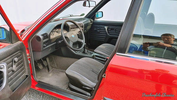 2022 - BMW 318i (E30) (1989)