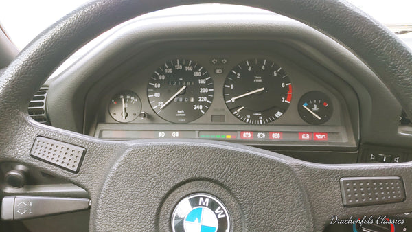 2022 - BMW 318i (E30) (1989)