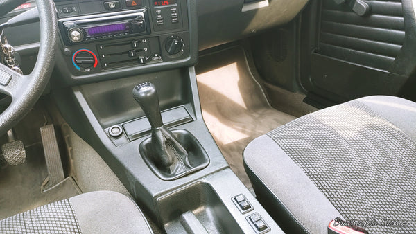 2022 - BMW 318i (E30) (1989)
