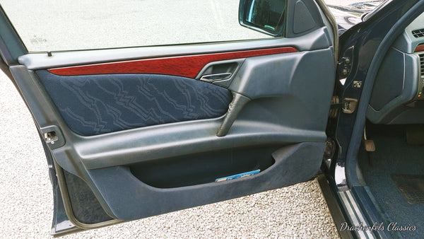 2022 - Mercedes-Benz E 200 (W210) (1995)