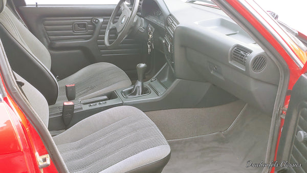 2022 - BMW 318i (E30) (1989)