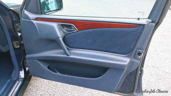 2022 - Mercedes-Benz E 200 (W210) (1995)