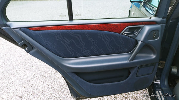 2022 - Mercedes-Benz E 200 (W210) (1995)