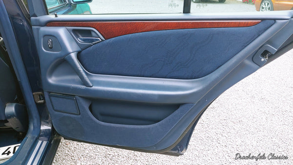2022 - Mercedes-Benz E 200 (W210) (1995)