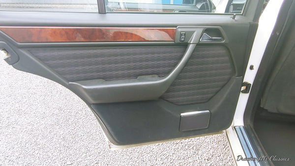 2023 - Mercedes-Benz 200 E (W124) (1990)