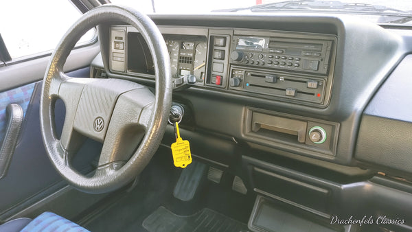 VW Golf I Cabriolet (155 2H) (1990).